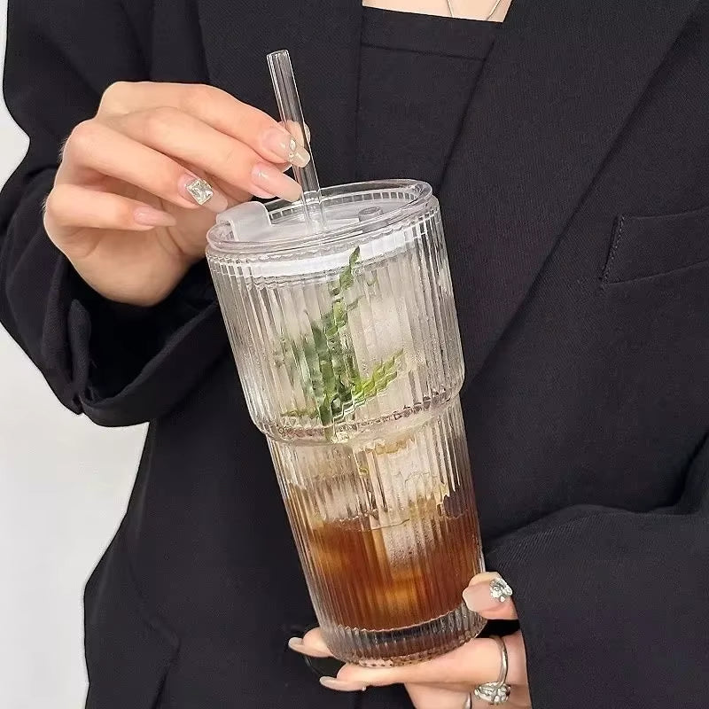 GlasséCup™ — Vaso Rayado de Cristal con Tapa y Pajita