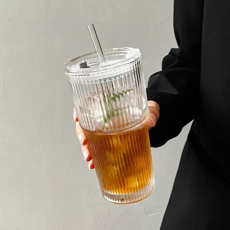 GlasséCup™ — Vaso Rayado de Cristal con Tapa y Pajita